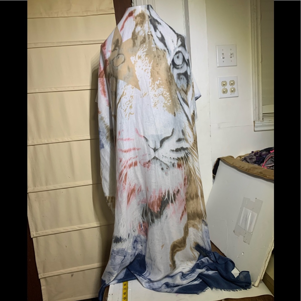Tiger scarf